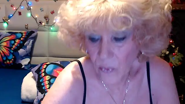 Snapshot of HappyWomanOn chatting on 05-04-26, 08:32 HappyWomanOn online show from 05-04-26, 08:32