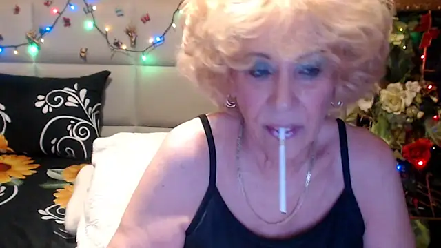 Snapshot of HappyWomanOn chatting on 05-17-26, 09:06 HappyWomanOn online show from 05-17-26, 09:06