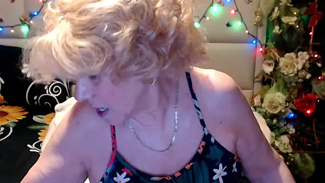 Snapshot of HappyWomanOn chatting on 05-19-26, 09:15 HappyWomanOn online show from 05-19-26, 09:15