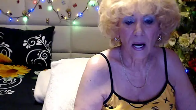 Snapshot of HappyWomanOn chatting on 05-21-26, 06:31 HappyWomanOn online show from 05-21-26, 06:31