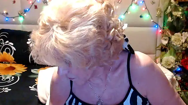 Snapshot of HappyWomanOn chatting on 05-23-26, 09:19 HappyWomanOn online show from 05-23-26, 09:19
