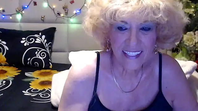 Snapshot of HappyWomanOn chatting on 05-24-26, 09:25 HappyWomanOn online show from 05-24-26, 09:25