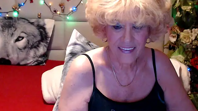 Snapshot of HappyWomanOn chatting on 05-26-26, 09:16 HappyWomanOn online show from 05-26-26, 09:16