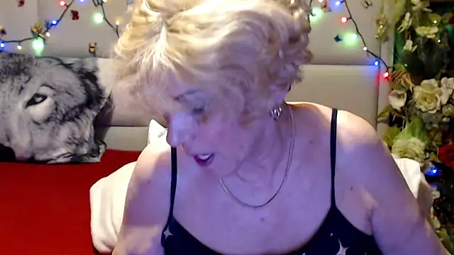 Snapshot of HappyWomanOn chatting on 05-27-26, 09:17 HappyWomanOn online show from 05-27-26, 09:17