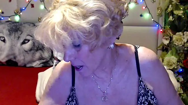 Snapshot of HappyWomanOn chatting on 05-28-26, 07:22 HappyWomanOn online show from 05-28-26, 07:22