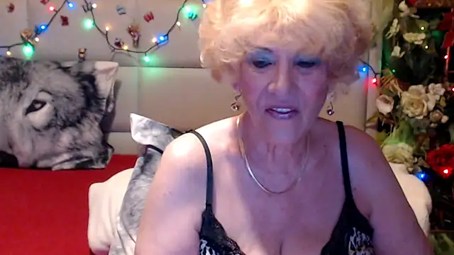 Snapshot of HappyWomanOn chatting on 05-30-26, 09:28 HappyWomanOn online show from 05-30-26, 09:28