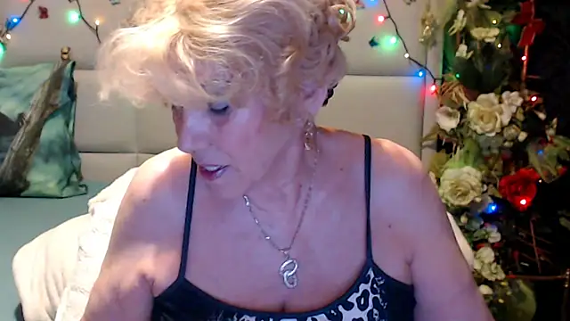 Snapshot of HappyWomanOn chatting on 06-03-26, 06:13 HappyWomanOn online show from 06-03-26, 06:13