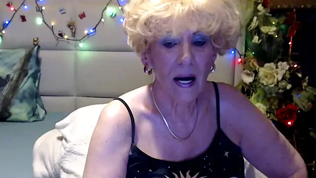 Snapshot of HappyWomanOn chatting on 06-05-26, 08:20 HappyWomanOn online show from 06-05-26, 08:20