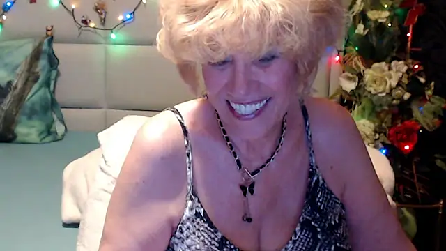 Snapshot of HappyWomanOn chatting on 06-05-26, 08:25 HappyWomanOn online show from 06-05-26, 08:25