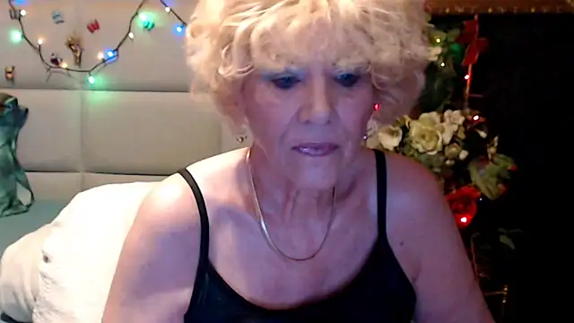 Snapshot of HappyWomanOn chatting on 06-10-26, 09:52 HappyWomanOn online show from 06-10-26, 09:52
