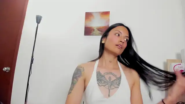 Snapshot of nia__white chatting on 07-16-26, 12:05 nia white online show from 07-16-26, 12:05