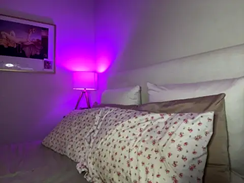 Snapshot of _sloane chatting on 12-18-25, 03:12 sloane online show from 12-18-25, 03:12