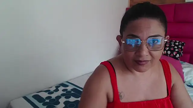 Snapshot of Katha_Marck chatting on 06-11-26, 02:48 Katha Marck online show from 06-11-26, 02:48