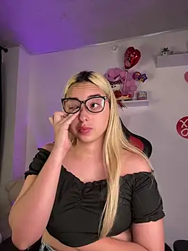 Snapshot of Irisweet_ chatting on 02-19-25, 12:14 Irisweet online show from 02-19-25, 12:14