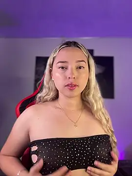 Snapshot of Irisweet_ chatting on 12-15-25, 12:09 Irisweet online show from 12-15-25, 12:09