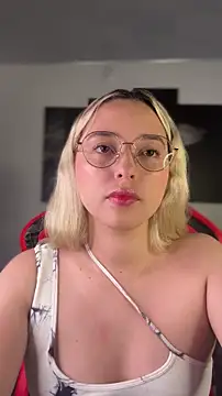 Snapshot of Irisweet_ chatting on 12-18-25, 10:27 Irisweet online show from 12-18-25, 10:27