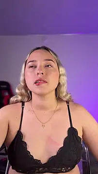 Snapshot of Irisweet_ chatting on 01-17-26, 10:24 Irisweet online show from 01-17-26, 10:24