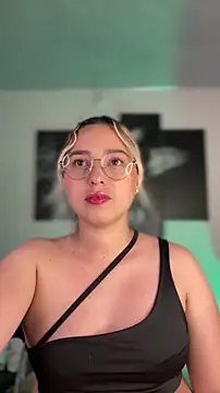 Snapshot of Irisweet_ chatting on 02-04-26, 10:15 Irisweet online show from 02-04-26, 10:15