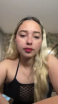 Snapshot of Irisweet_ chatting on 03-08-26, 03:38 Irisweet online show from 03-08-26, 03:38