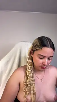 Snapshot of Irisweet_ chatting on 03-13-26, 10:33 Irisweet online show from 03-13-26, 10:33