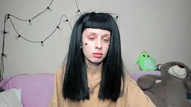 Snapshot of FlowerOfSin2001 chatting on 09-21-25, 04:30 FlowerOfSin2001 online show from 09-21-25, 04:30