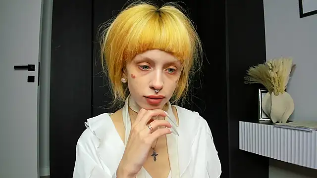 Snapshot of FlowerOfSin2001 chatting on 03-01-26, 05:48 FlowerOfSin2001 online show from 03-01-26, 05:48