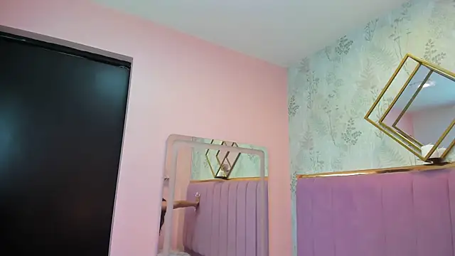 Snapshot of Sariitaa_ chatting on 03-22-25, 11:53 Sariitaa online show from 03-22-25, 11:53