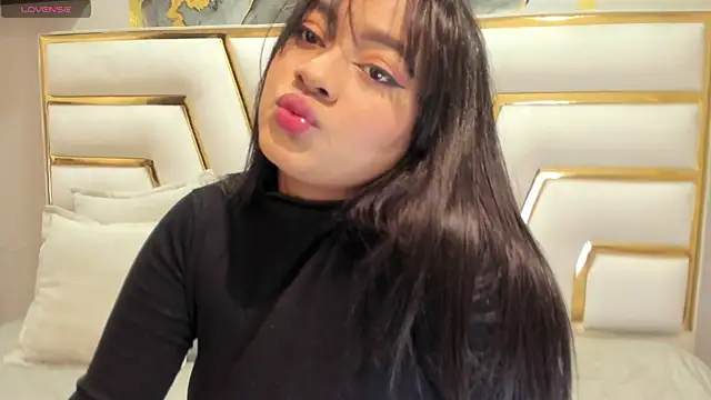 Snapshot of Sariitaa_ chatting on 12-14-25, 11:48 Sariitaa online show from 12-14-25, 11:48