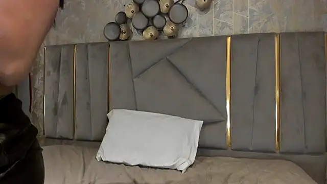 Snapshot of Sariitaa_ chatting on 12-16-25, 02:22 Sariitaa online show from 12-16-25, 02:22