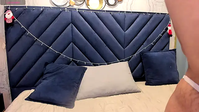 Snapshot of Sariitaa_ chatting on 12-17-25, 02:45 Sariitaa online show from 12-17-25, 02:45