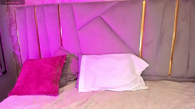 Snapshot of Sariitaa_ chatting on 02-07-26, 02:10 Sariitaa online show from 02-07-26, 02:10