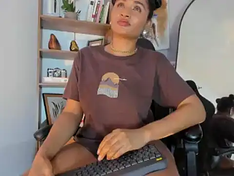 sophia18- online show from 01-12-25, 12:01