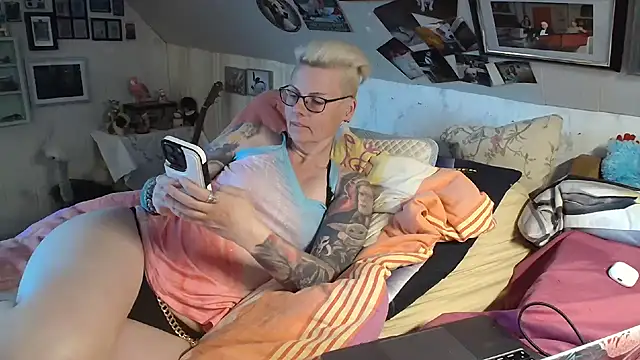 MaryG online show from 03-16-25, 04:56