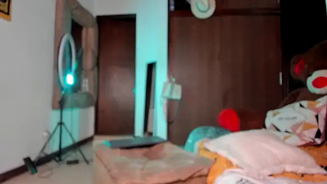 Snapshot of GiselReyes chatting on 11-14-25, 11:46 GiselReyes online show from 11-14-25, 11:46