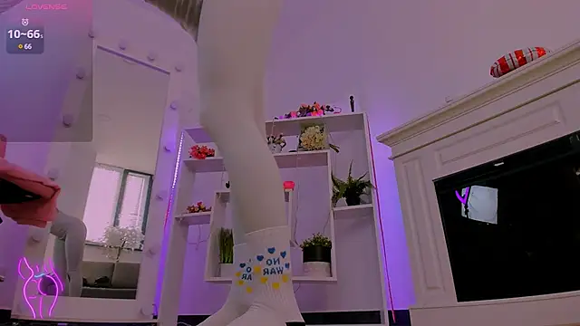 Snapshot of Alice_in_the__Wonderland chatting on 02-11-25, 06:40 Alice in the Wonderland online show from 02-11-25, 06:40