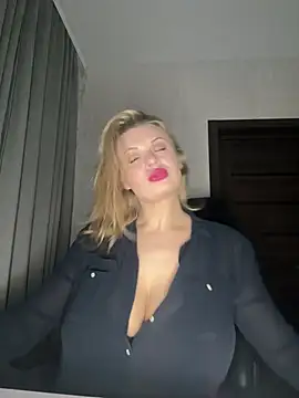 Snapshot of Evellyn chatting on 03-02-25, 09:54 Evellyn online show from 03-02-25, 09:54