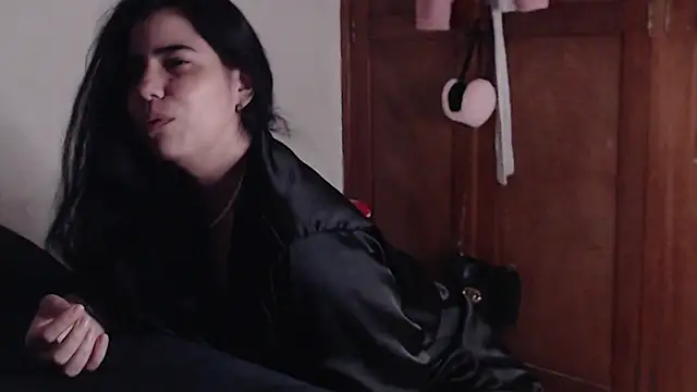 Snapshot of sex_mia chatting on 12-17-25, 11:33 sex mia online show from 12-17-25, 11:33