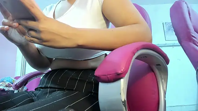 Snapshot of CAMILA--REY chatting on 12-22-25, 11:29 CAMILA--REY online show from 12-22-25, 11:29