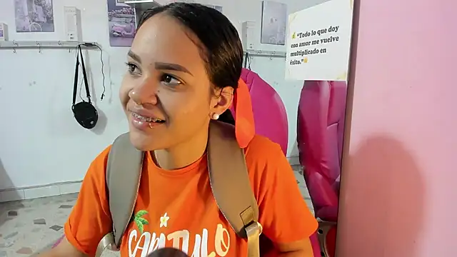 Snapshot of CAMILA--REY chatting on 01-15-26, 11:59 CAMILA--REY online show from 01-15-26, 11:59