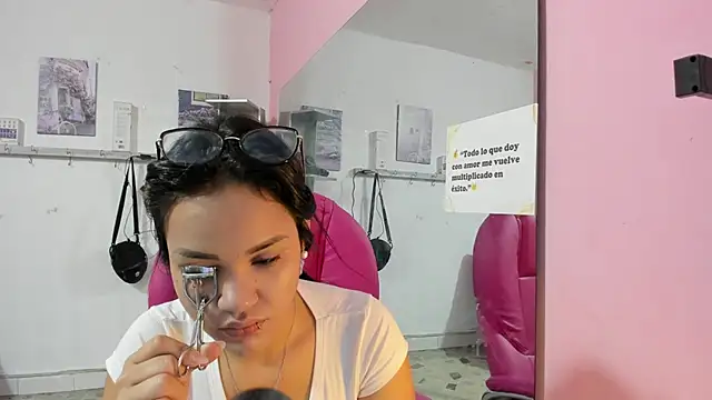 Snapshot of CAMILA--REY chatting on 01-17-26, 11:59 CAMILA--REY online show from 01-17-26, 11:59