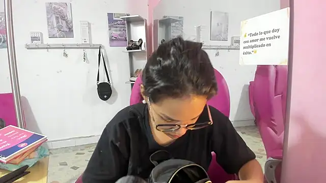 Snapshot of CAMILA--REY chatting on 02-11-26, 11:26 CAMILA--REY online show from 02-11-26, 11:26