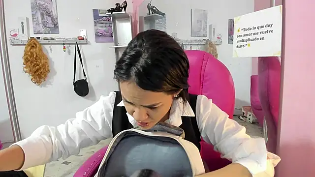 Snapshot of CAMILA--REY chatting on 02-25-26, 11:31 CAMILA--REY online show from 02-25-26, 11:31