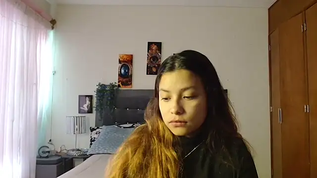 Snapshot of 3littleschoolteens chatting on 10-27-25, 04:00 3littleschoolteens online show from 10-27-25, 04:00