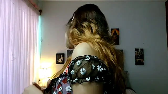 Snapshot of 3littleschoolteens chatting on 10-31-25, 09:05 3littleschoolteens online show from 10-31-25, 09:05