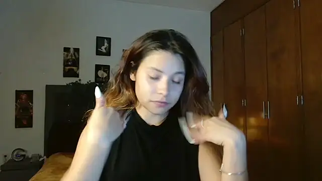 Snapshot of 3littleschoolteens chatting on 11-24-25, 06:46 3littleschoolteens online show from 11-24-25, 06:46