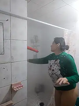 Snapshot of LaInsaciableIntensa chatting on 01-11-26, 06:35 LaInsaciableIntensa online show from 01-11-26, 06:35