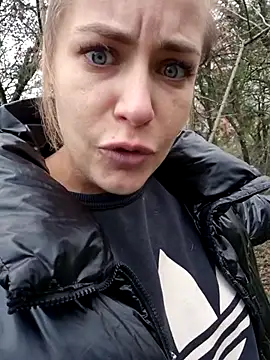 Snapshot of Keli_Jessi chatting on 12-04-25, 01:09 Keli Jessi online show from 12-04-25, 01:09