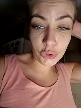 Snapshot of Keli_Jessi chatting on 12-15-25, 01:04 Keli Jessi online show from 12-15-25, 01:04