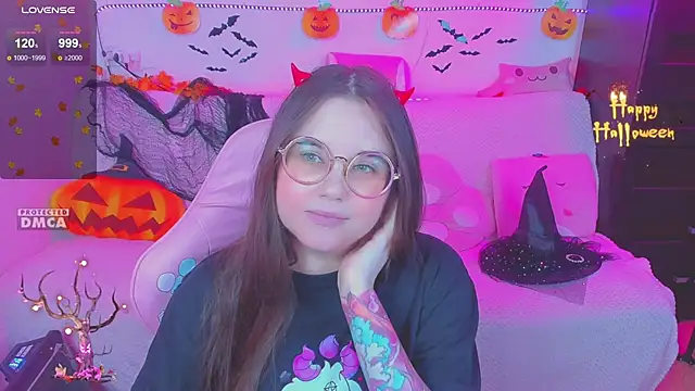 Snapshot of Lolisuccub chatting on 10-28-25, 07:16 Lolisuccub online show from 10-28-25, 07:16