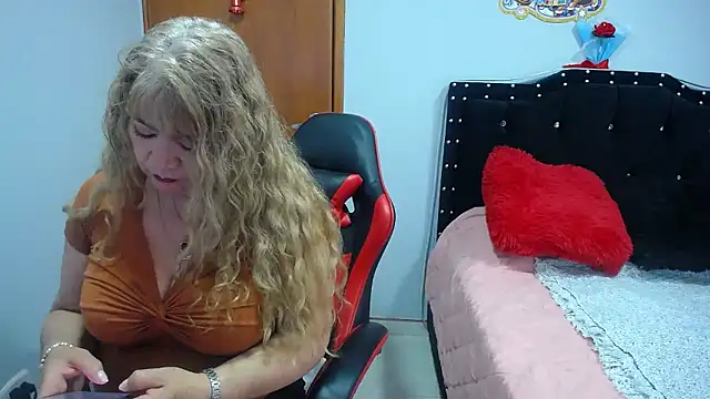 Snapshot of Ursulawhite69 chatting on 01-10-26, 05:15 Ursulawhite69 online show from 01-10-26, 05:15